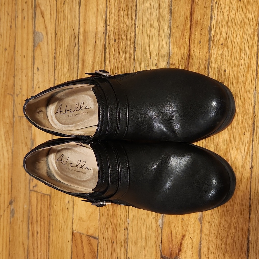 Black booties Abella True Comfort size 8M